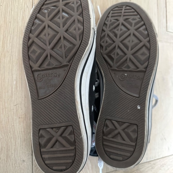 High Top Converse - women’s size 6 - Picture 3 of 5